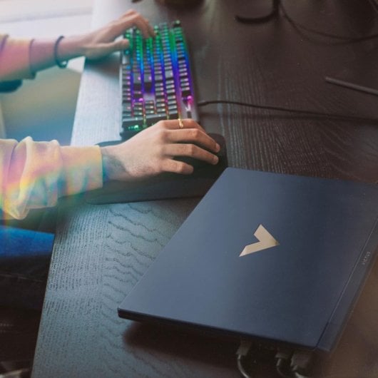Portátil HP Victus 15-fa2039ns Intel Core 7-240H 16GB 1TB SSD RTX 5060 FHD 144Hz Azul