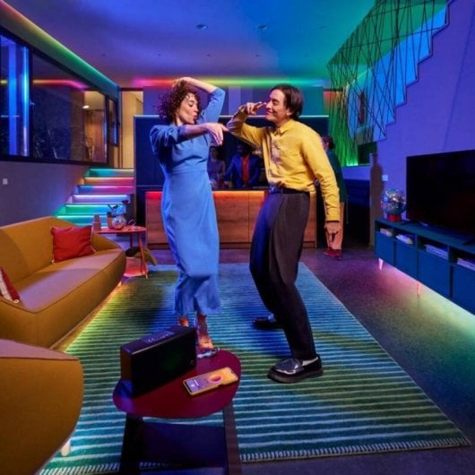 WiZ RGBIC LED-Streifen 10 m, 16 Millionen Farben, Wi-Fi, Sprachsteuerung, 21 W