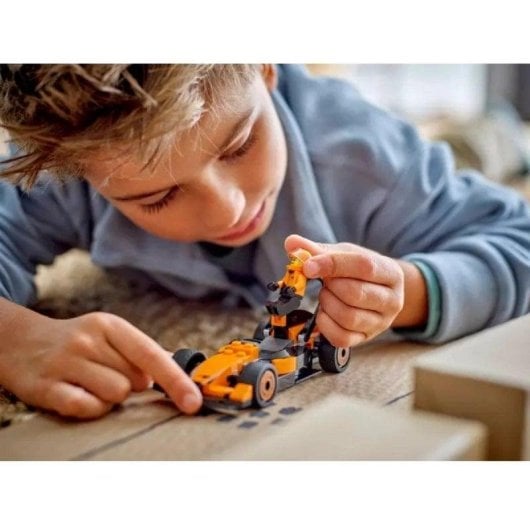 LEGO City Piloto F1 McLaren 60442 86 peças