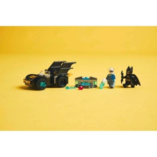 Set LEGO DC Super Heroes Batman 76301 Batmóvil y Mr. Freeze para construcción creativa