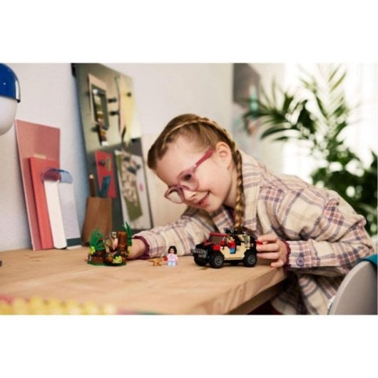 Set LEGO Jurassic World 76972 Huida en Todoterreno Velocirraptor Mandíbula Móvil 285 piezas