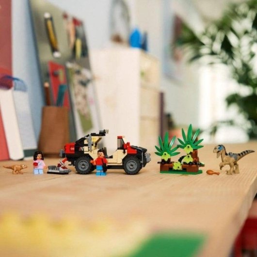 LEGO Jurassic World Huida em Todoterreno 76972 285 peças