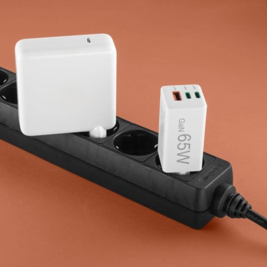 Hama 00201996 Caricabatterie per dispositivi mobili Smartphone Bianco Corrente alternata Ricarica rapida Interno, Esterno