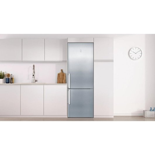 Frigorífico Balay 3KFD763XE Combi 185cm 363L D Inox Botellero LED