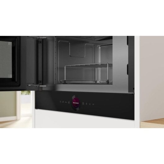 Microondas Bosch Serie 8 BEL7321B1 21L 900W Control Digital Recetas Gourmet Limpieza Fácil
