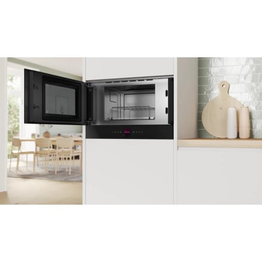 Microondas Bosch Serie 8 BEL7321B1 21L 900W Control Digital Recetas Gourmet Limpieza Fácil