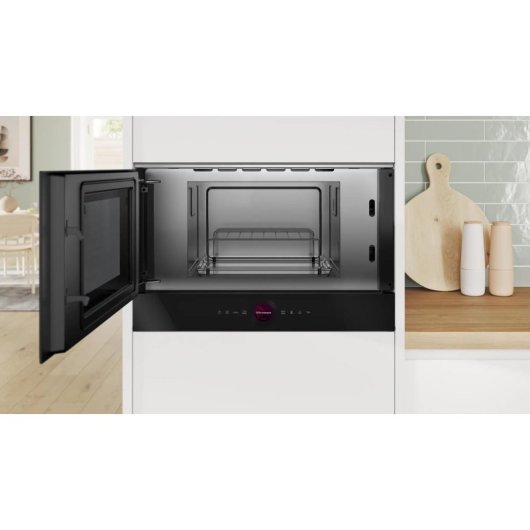 Microondas Bosch Serie 8 BEL7321B1 21L 900W Control Digital Recetas Gourmet Limpieza Fácil