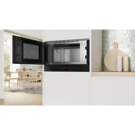 Microondas Bosch BFL7221B1 21L 900W Pantalla TFT Integrado Control Táctil Negro