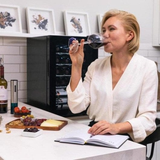 Weinkühler Cecotec 00122 GrandSommelier 2050 Black Compressor 20 Flaschen Touch Panel leise Schwarz