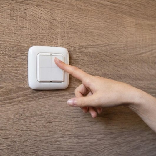 Shelly BLU Wall Switch 4 Marfim Botões Bluetooth Bateria CR2032 3V
