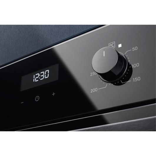 Horno eléctrico Electrolux EOD5H70BZ 65L Negro con autolimpieza AquaClean convección