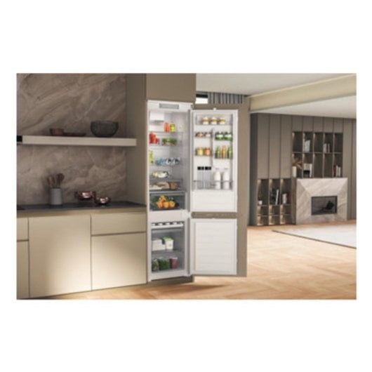 Frigorífico Whirlpool Combi 193.5cm 228L E Branco Integrado LED