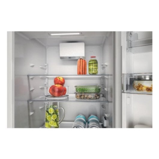 Frigorífico Whirlpool Combi 193.5cm 228L E Branco Integrado LED