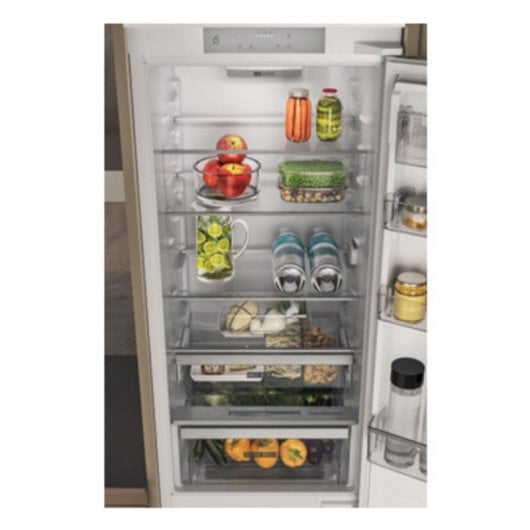 Frigorífico Whirlpool Combi 193.5cm 228L E Branco Integrado LED