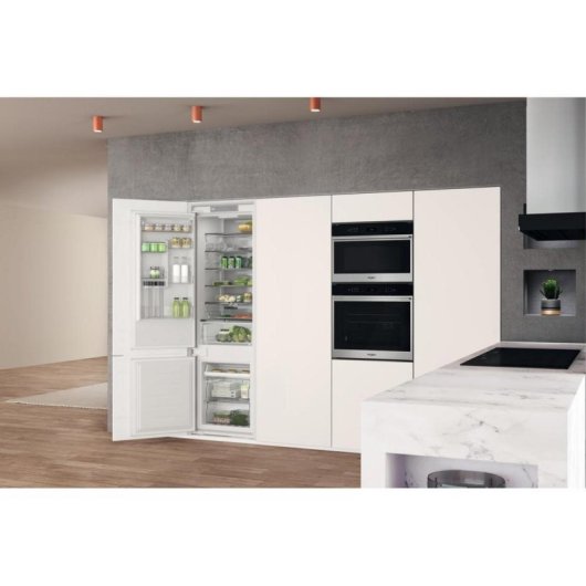 Frigorífico Whirlpool Combi Integrado 193.5cm 280L E Branco com Zona Fria