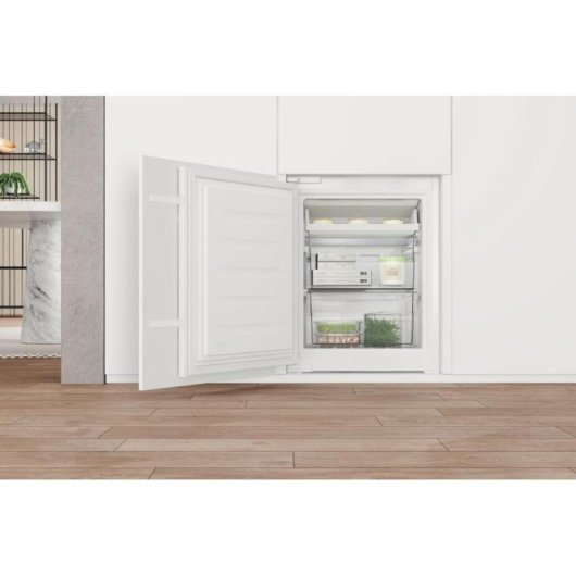 Frigorífico Whirlpool Combi Integrado 193.5cm 280L E Branco com Zona Fria