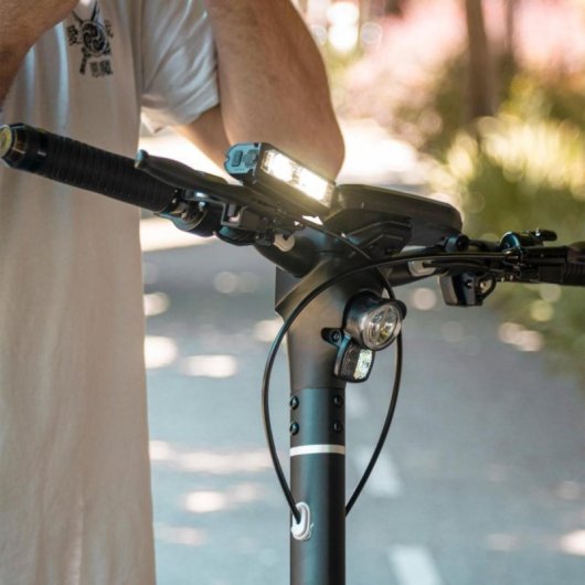 Foco Pro HD para Bicicleta y Scooter, 4 Modos de Luz, Antidestellos, USB, Resistente