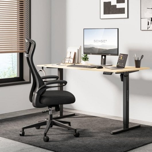 Silla ergonómica SENSE7 REVO con respaldo de malla, reposabrazos abatibles y base robusta