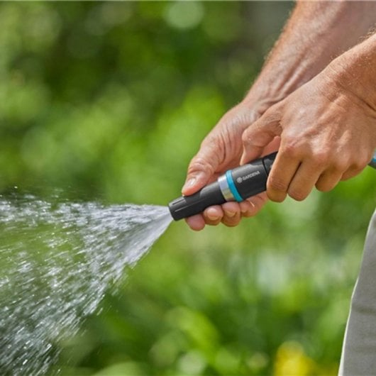 Conjunto accesorios riego Gardena EcoLine 4 piezas, 90% reciclado, acople rápido, 3/4" Negro