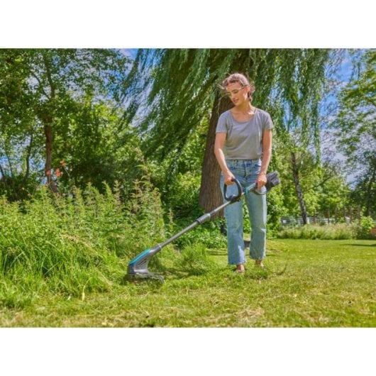 Gardena PowerTrim 30 18V 4Ah Akku Rasentrimmer 2 mm Nylonfaden 30 cm Schnittbreite