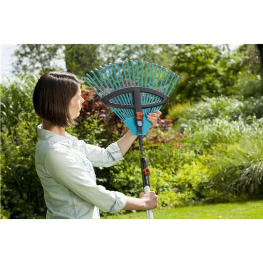 Rastrillo Gardena Combisystem 35-52cm, Plástico Ajustable, 20 Dientes, Negro/Verde