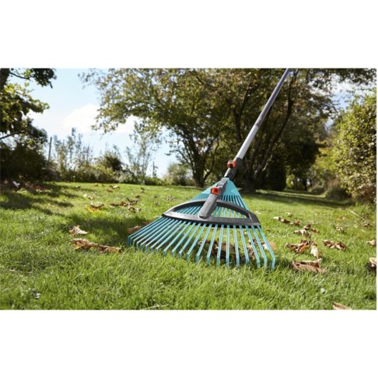 Rastrillo Gardena Combisystem 35-52cm, Plástico Ajustable, 20 Dientes, Negro/Verde
