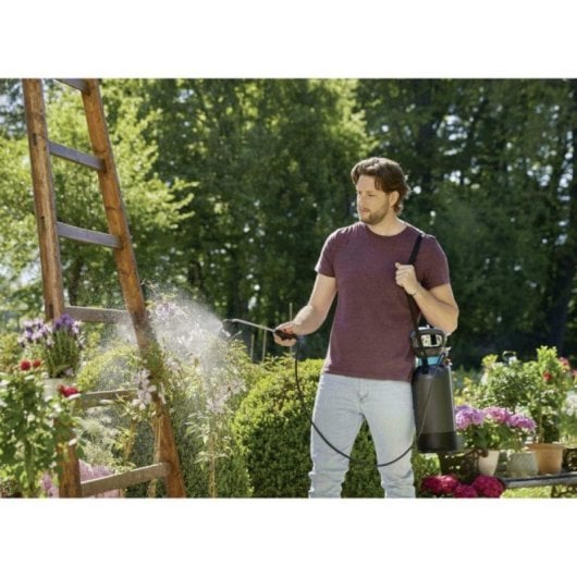 Gardena Comfort 5L Drucksprühgerät + 0,75L Handsprüher mit verstellbarer Düse