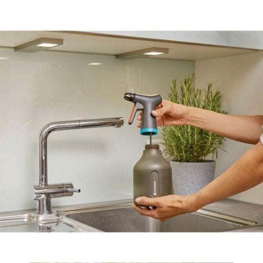 Pulverizador Gardena 0.75L Negro Boquilla Ajustable Latón 360° Ergonómico Interior/Exterior