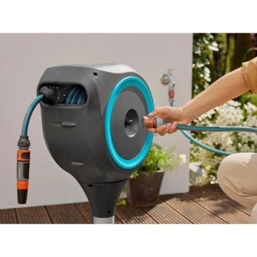 Automatischer Gardena Terrace RollUp S Schlauchaufroller 15m mit 360° Drehung und UV-Schutz