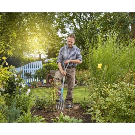 Forcone Gardena NatureLine Marrone con 4 Denti in Acciaio e Manico in Plastica Nero