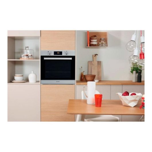 Forno elétrico Indesit IFW6540PIX 66 litros Inox com autolimpeza pirolítica e convecção