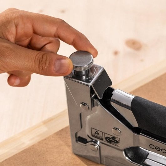 Grapadora Manual FastTacker 4in1 Regulable, Incluye 8000 Piezas y Maletín