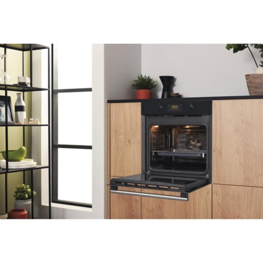 Forno elétrico Hotpoint FA-2841-JHBL/HA 71L Preto com multifluxo e autolimpeza hidrolítica