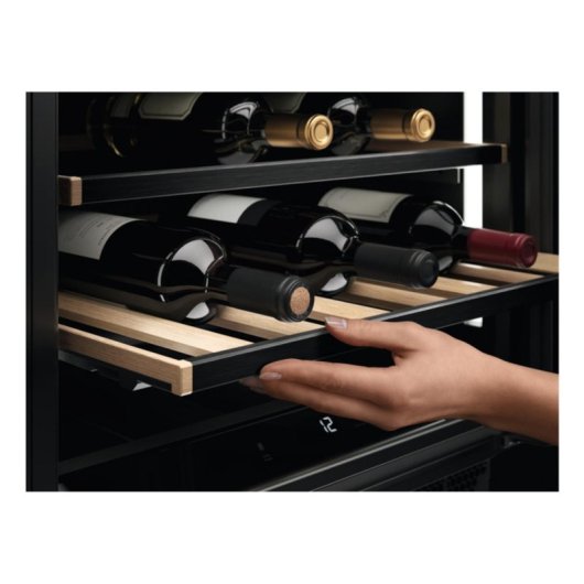 AEG AWUS052B5B Cave de Vinho Integrada 52 Garrafas 6 Prateleiras Madeira/Preto