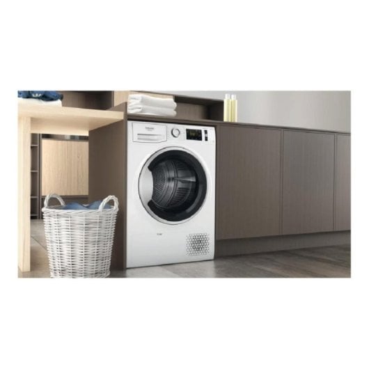 Secadora de bomba de calor Hotpoint NT M11 82SK EU 8 kg Classe D com EasyCleaning