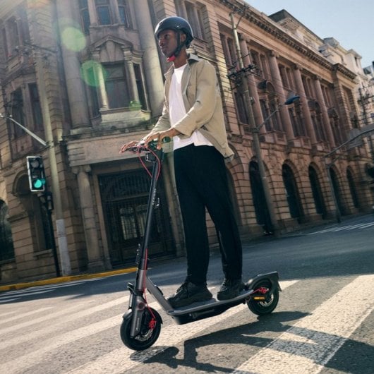 Elektroroller Segway Ninebot F3 Pro 20 km/h 70 km Reichweite 500W Motor mit TFT Display