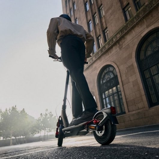 Elektroroller Segway Ninebot F3 Pro 20 km/h 70 km Reichweite 500W Motor mit TFT Display