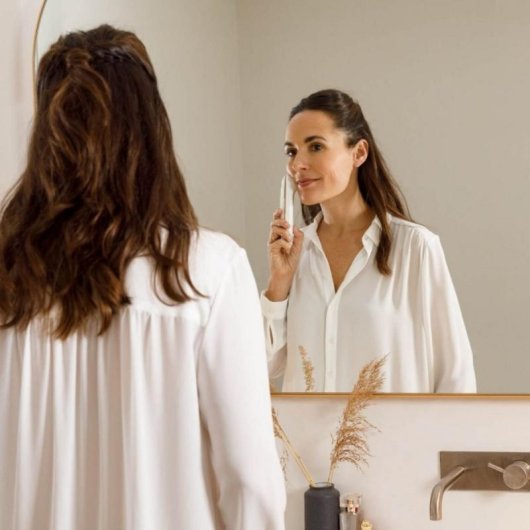 Dispositivo Reafirmante Facial Beurer FC100 HT Home Tightening sem fio, tecnologia RF e LED