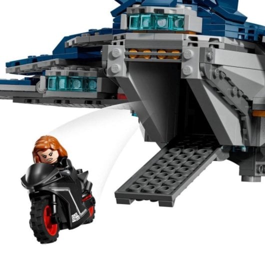 Set LEGO Marvel Quinjet 76325 con 1131 piezas y 5 minifiguras para exposición y juego