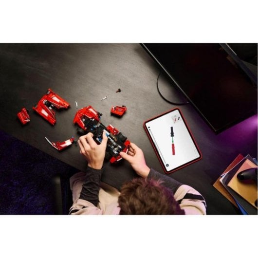 Maqueta LEGO Technic Ferrari FXX K 897 piezas Puertas mariposa Motor V12 STEM Rojo