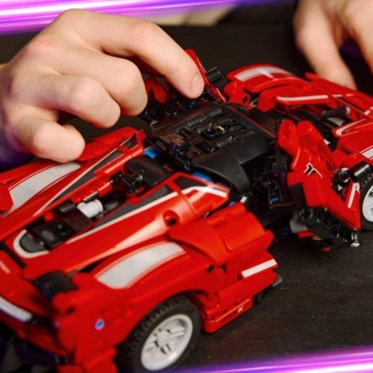 Maqueta LEGO Technic Ferrari FXX K 897 piezas Puertas mariposa Motor V12 STEM Rojo