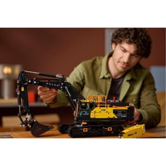 Excavadora Volvo EC500 Hybrid LEGO Technic Set Motorizado 2359 Piezas para Adultos