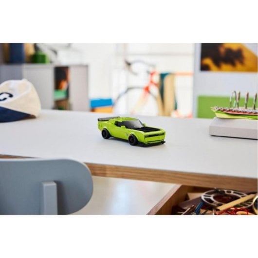 Coche LEGO Speed Champions Dodge Challenger SRT Hellcat 390 piezas minifigura incluido