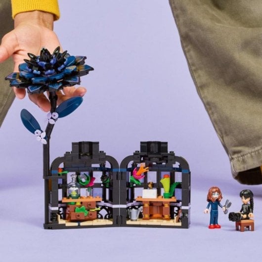 Set de Construcción LEGO Miércoles Dalia Negra 76784 358 piezas minifiguras extraíbles