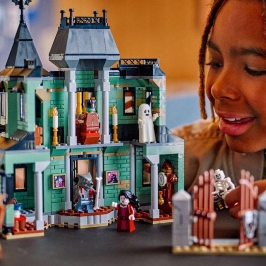 Set de construcción LEGO Creator 3en1 Mansión Encantada 736 piezas multiconstrucción