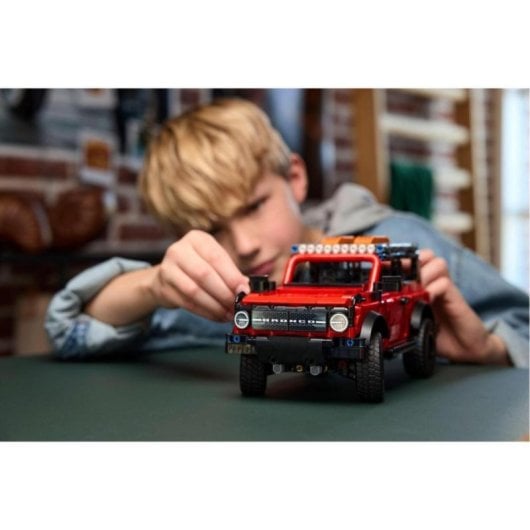 Furgoneta LEGO Technic Ford Bronco 42213 Motor V6 Suspensión Realista 943 Piezas