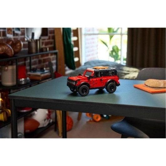 LEGO Technic Ford Bronco 42213 943 peças