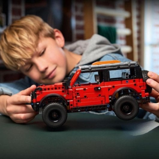 Furgoneta LEGO Technic Ford Bronco 42213 Motor V6 Suspensión Realista 943 Piezas