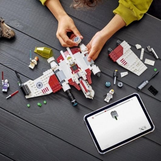 Set LEGO Star Wars Caza Estelar V-19 Torrent 567 piezas alas ajustables minifiguras