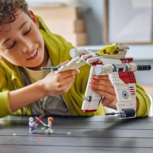 Set LEGO Star Wars Caza Estelar V-19 Torrent 567 piezas alas ajustables minifiguras